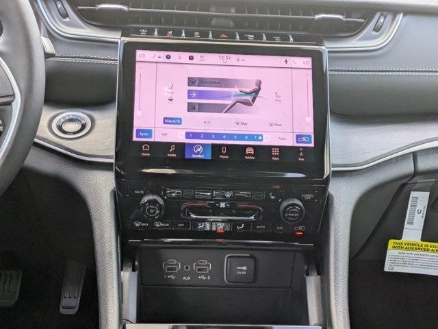 new 2025 Jeep Grand Cherokee car, priced at $38,985