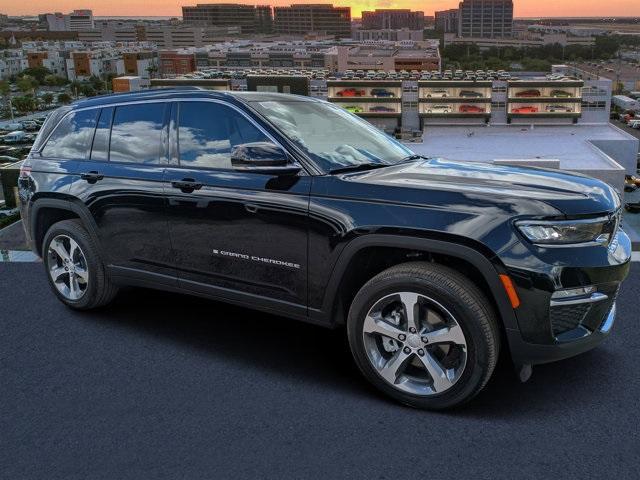 new 2025 Jeep Grand Cherokee car, priced at $41,880