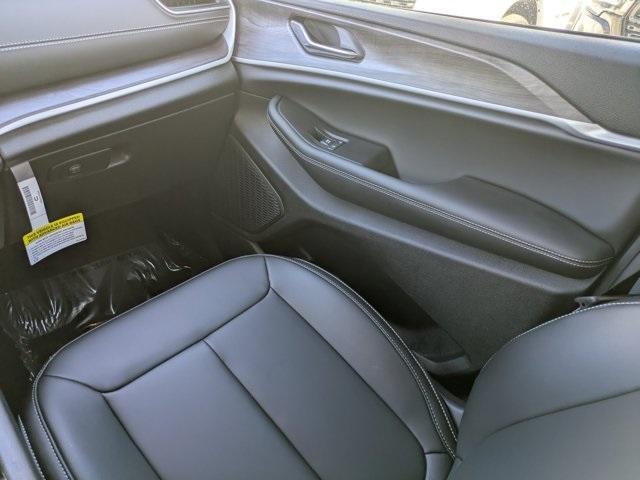 new 2025 Jeep Grand Cherokee car, priced at $38,390