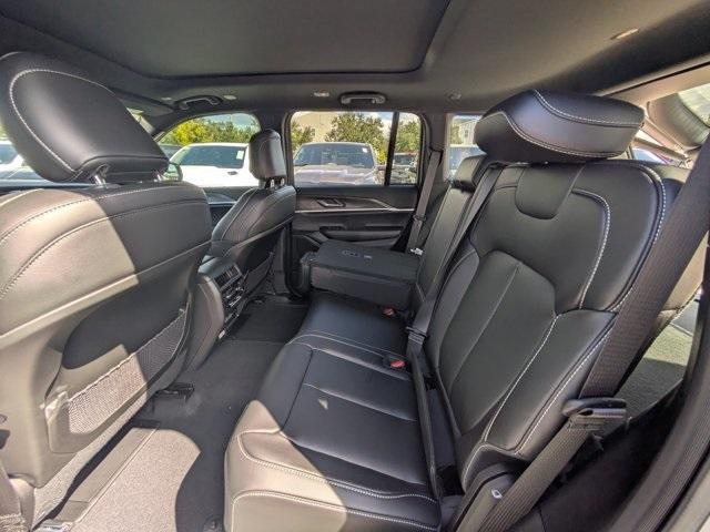 new 2025 Jeep Grand Cherokee car, priced at $38,390