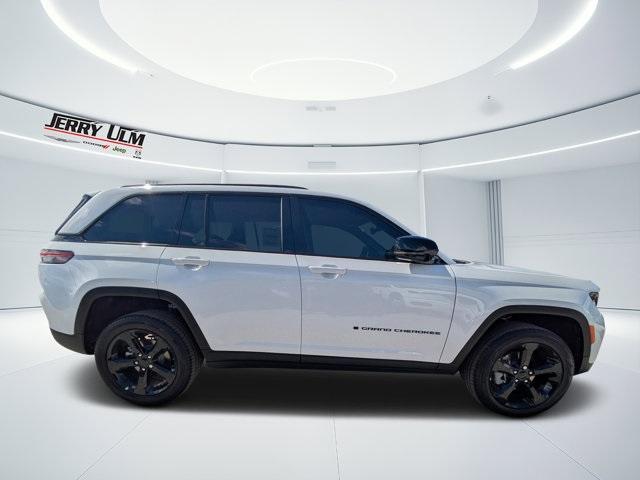 new 2025 Jeep Grand Cherokee car, priced at $38,390