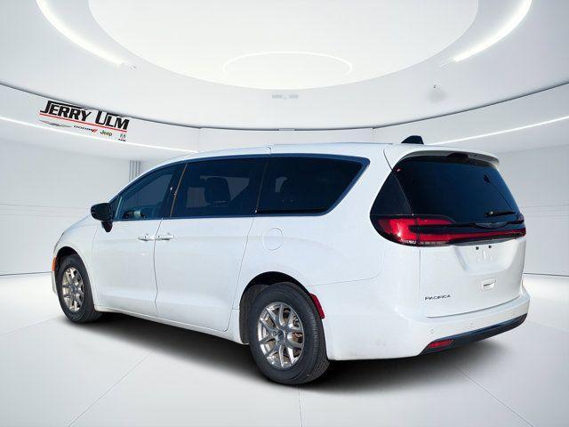 used 2025 Chrysler Pacifica car, priced at $25,394