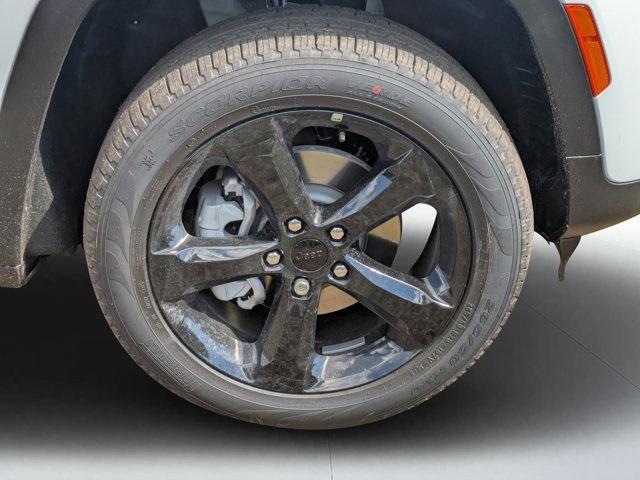 new 2025 Jeep Grand Cherokee car, priced at $37,875