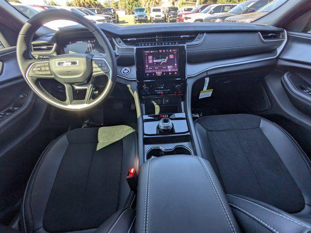 new 2025 Jeep Grand Cherokee car, priced at $37,625