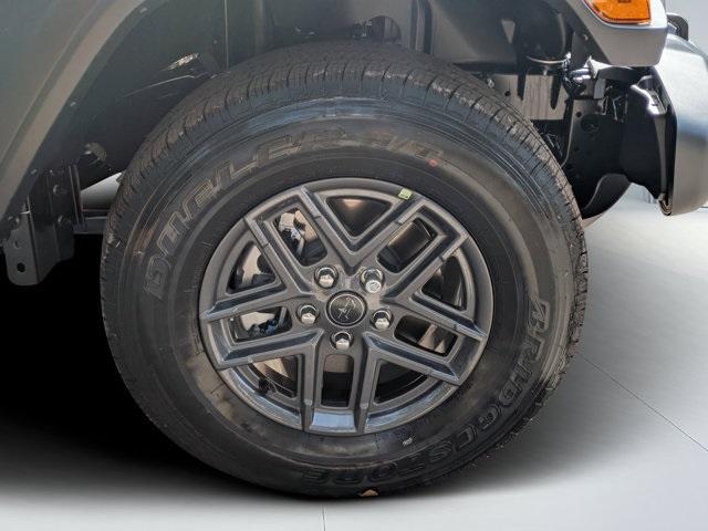 new 2026 Jeep Gladiator car, priced at $44,010