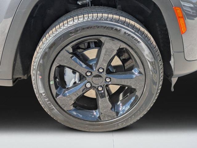 new 2025 Jeep Grand Cherokee car, priced at $38,470