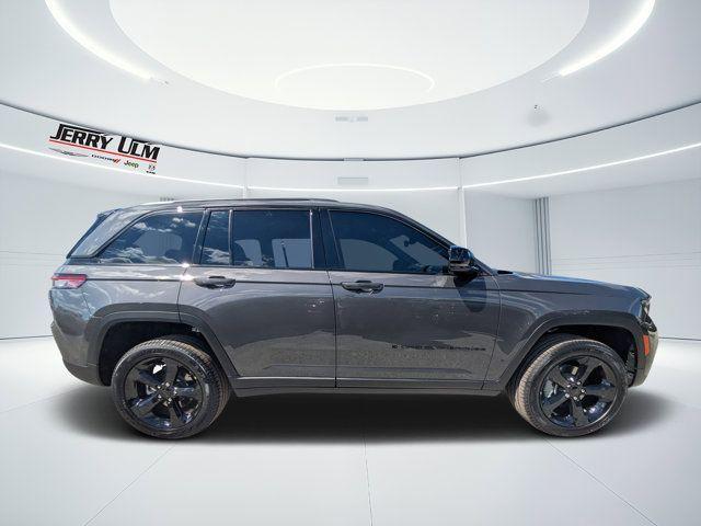 new 2025 Jeep Grand Cherokee car, priced at $38,470
