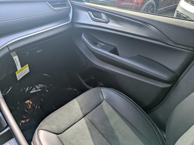 new 2025 Jeep Grand Cherokee car, priced at $37,620