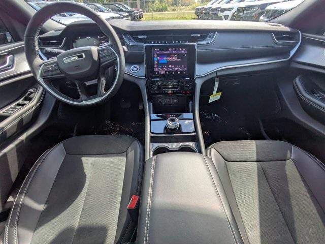 new 2025 Jeep Grand Cherokee car, priced at $37,620