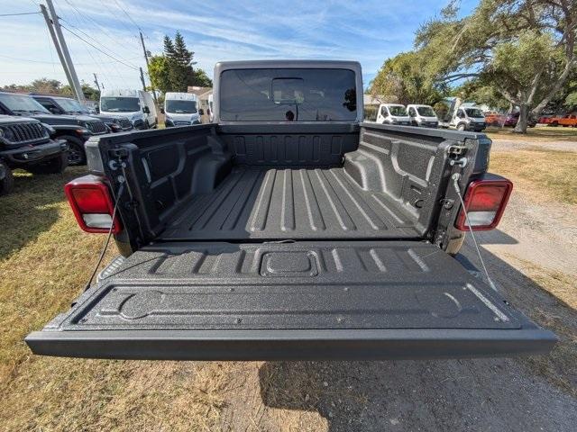 new 2025 Jeep Gladiator car, priced at $39,430