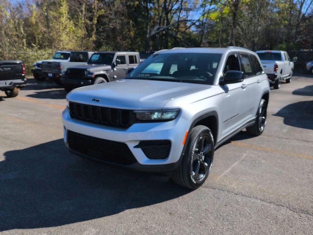 new 2025 Jeep Grand Cherokee car, priced at $38,370