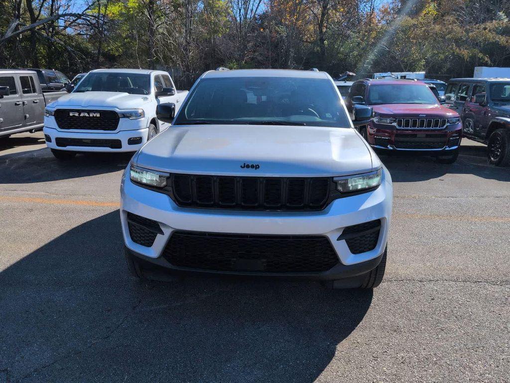 new 2025 Jeep Grand Cherokee car, priced at $38,370