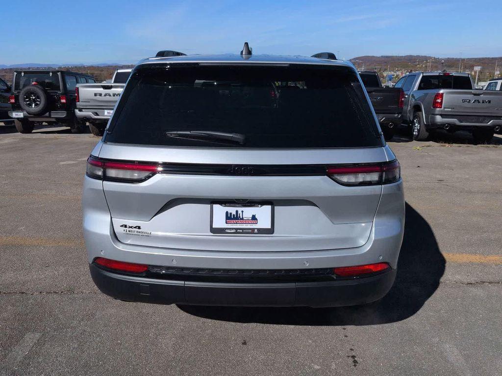 new 2025 Jeep Grand Cherokee car, priced at $38,370