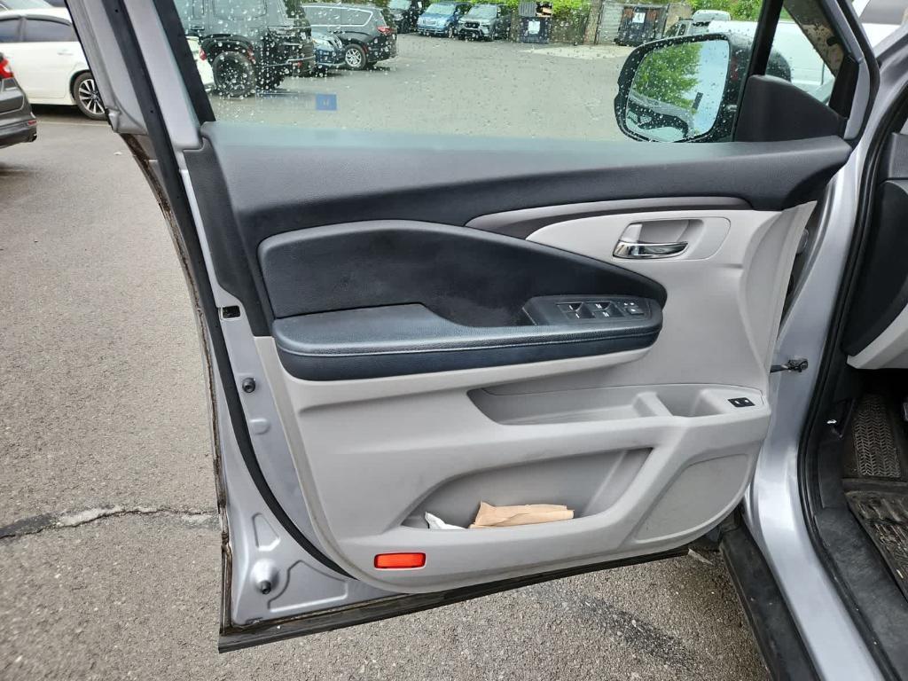 used 2016 Honda Pilot car, priced at $10,299