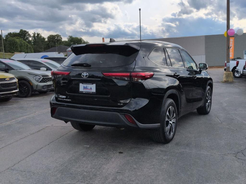 used 2021 Toyota Highlander car, priced at $26,299