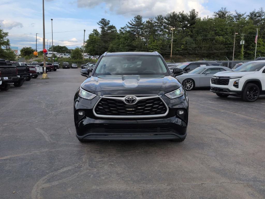 used 2021 Toyota Highlander car, priced at $26,299