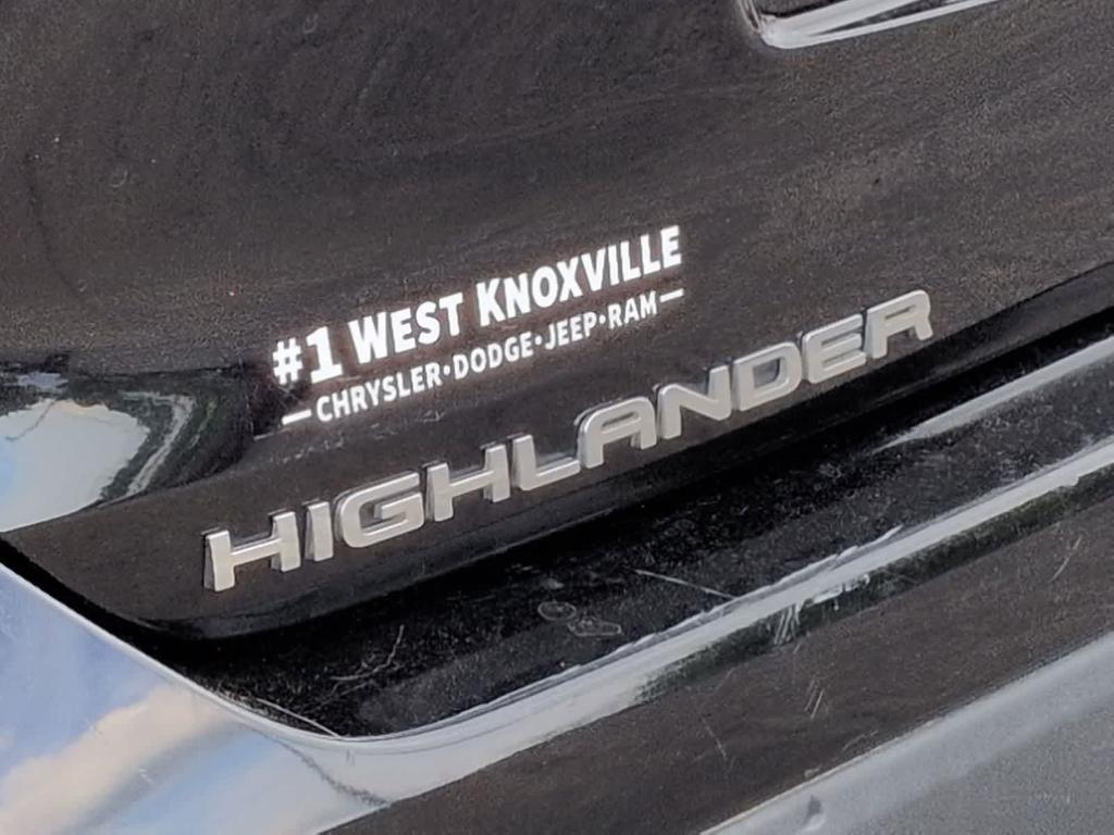 used 2021 Toyota Highlander car, priced at $26,299