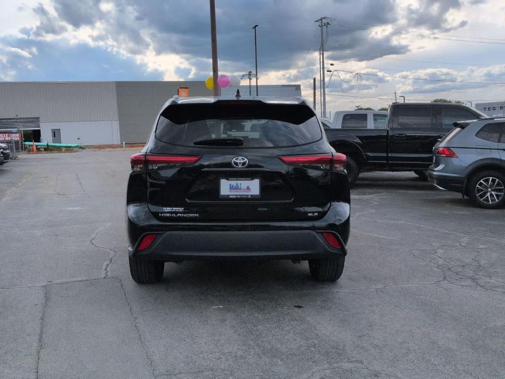 used 2021 Toyota Highlander car, priced at $26,299
