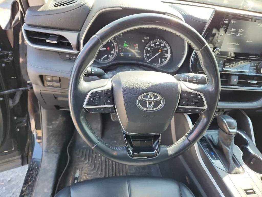 used 2021 Toyota Highlander car, priced at $26,999