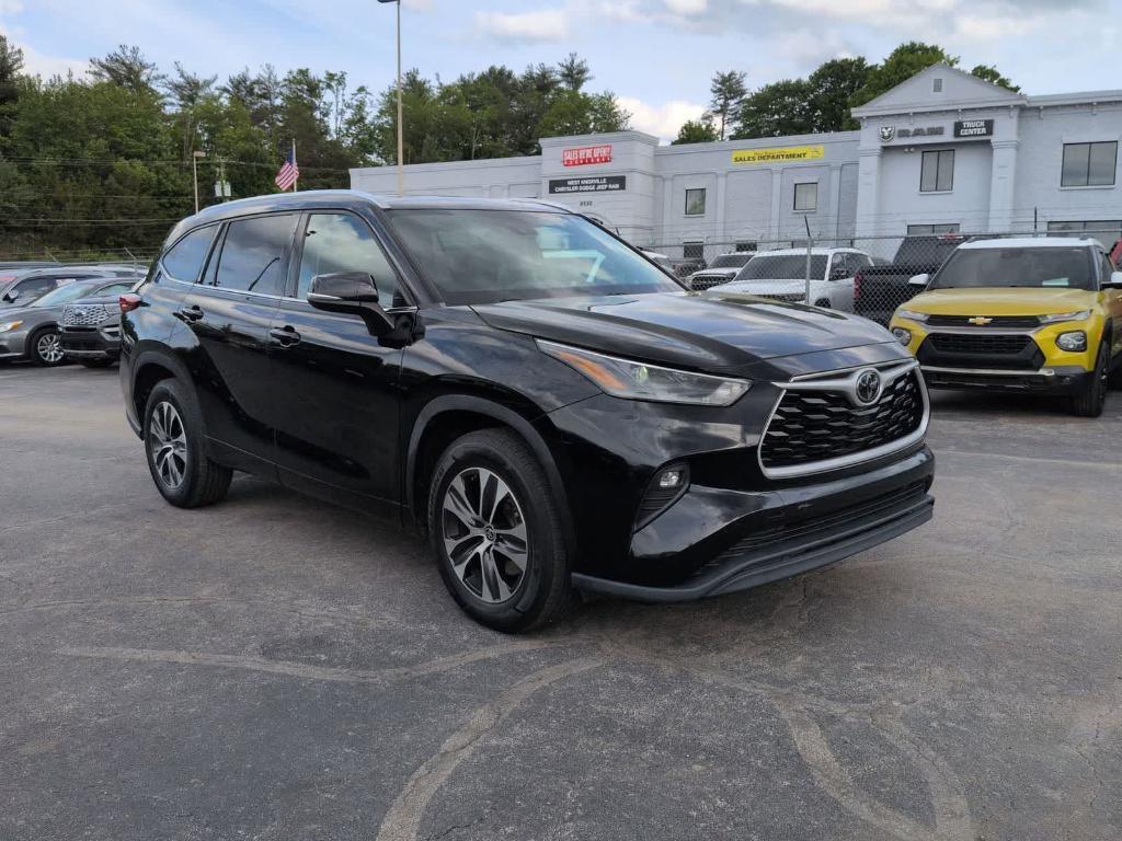 used 2021 Toyota Highlander car, priced at $26,299