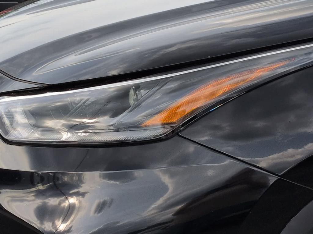used 2021 Toyota Highlander car, priced at $26,299