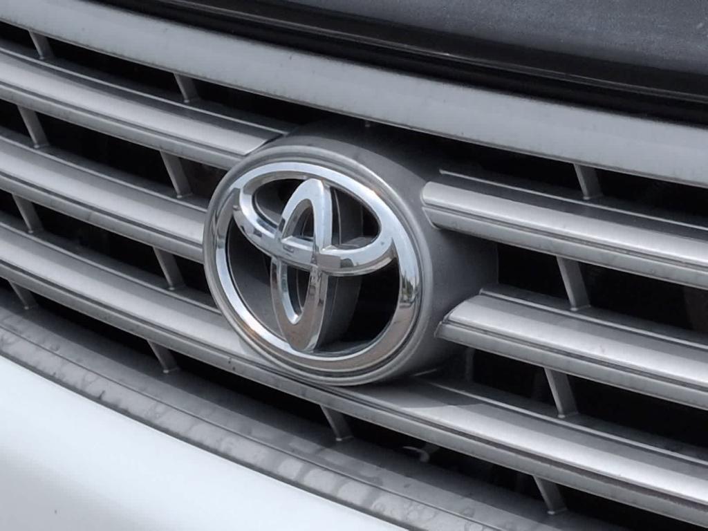 used 2008 Toyota Highlander car, priced at $9,400