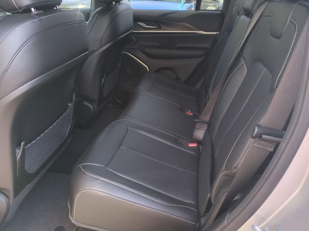 new 2026 Jeep Grand Cherokee car, priced at $44,925