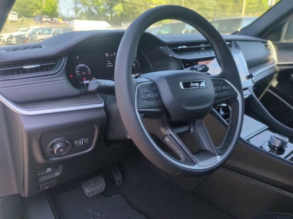 new 2026 Jeep Grand Cherokee car, priced at $44,925
