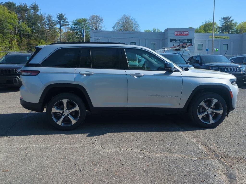 new 2026 Jeep Grand Cherokee car, priced at $44,925