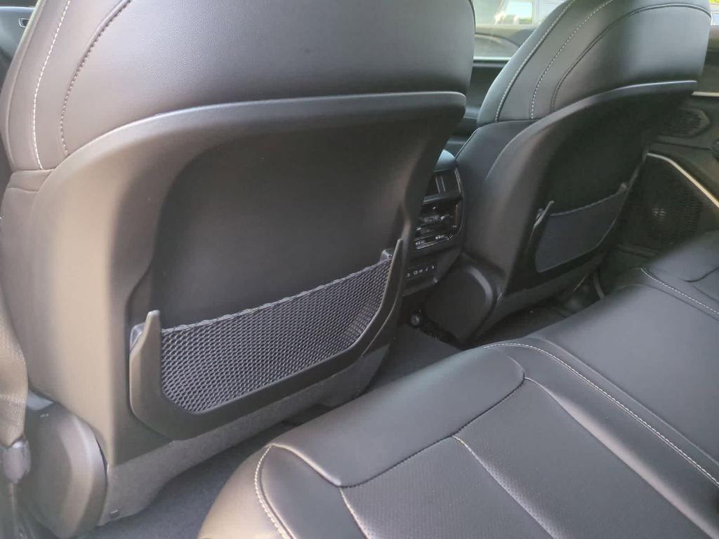 new 2026 Jeep Grand Cherokee car, priced at $44,925