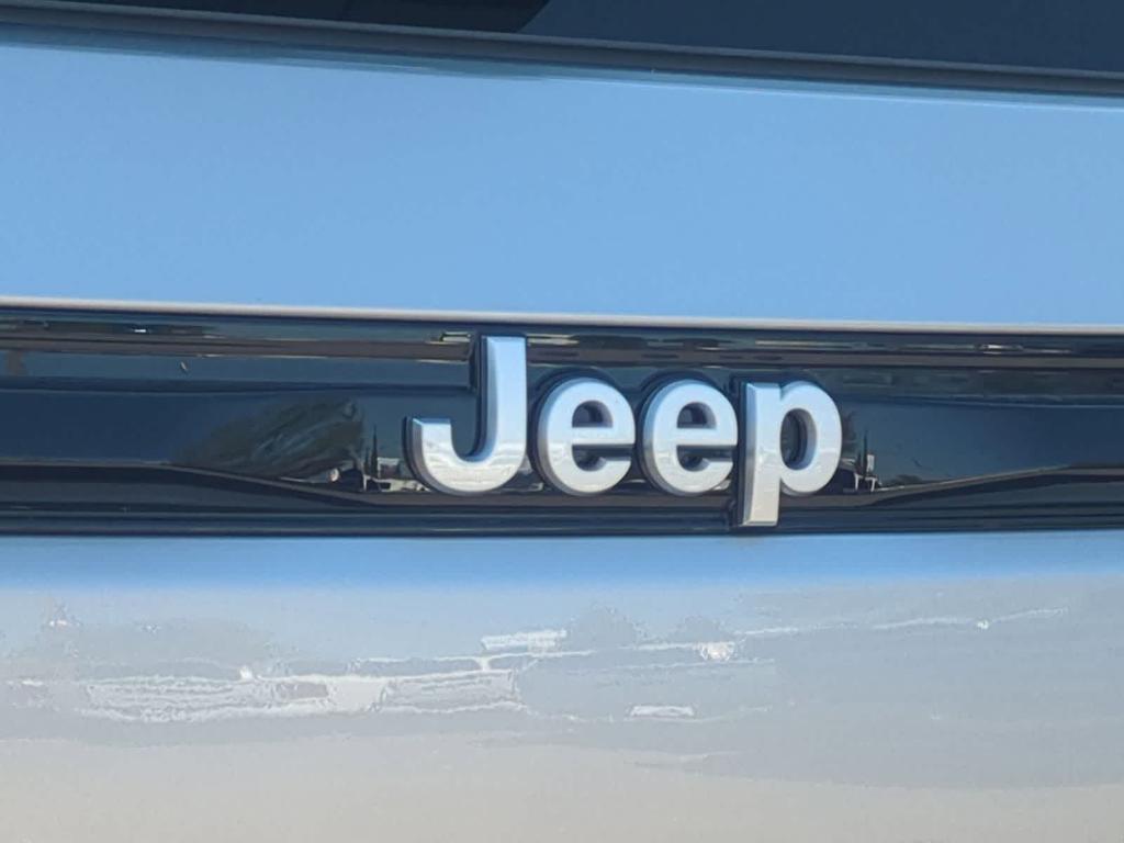 new 2026 Jeep Grand Cherokee car, priced at $44,925