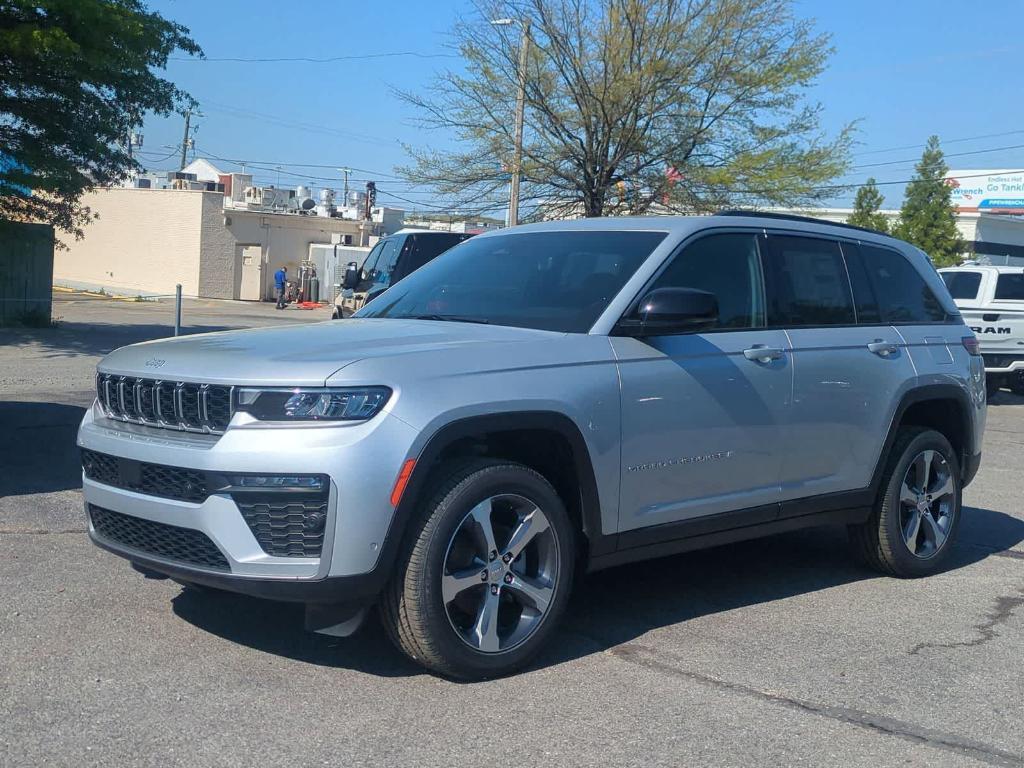 new 2026 Jeep Grand Cherokee car, priced at $44,925