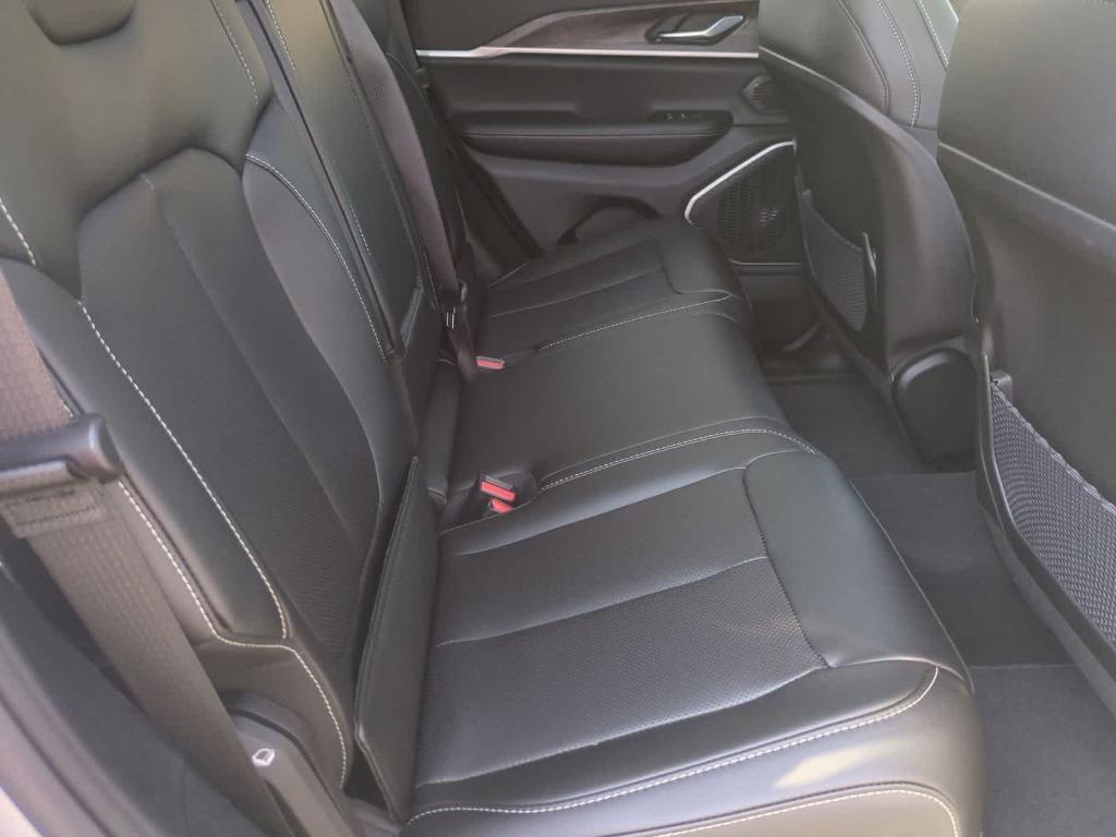 new 2026 Jeep Grand Cherokee car, priced at $44,925