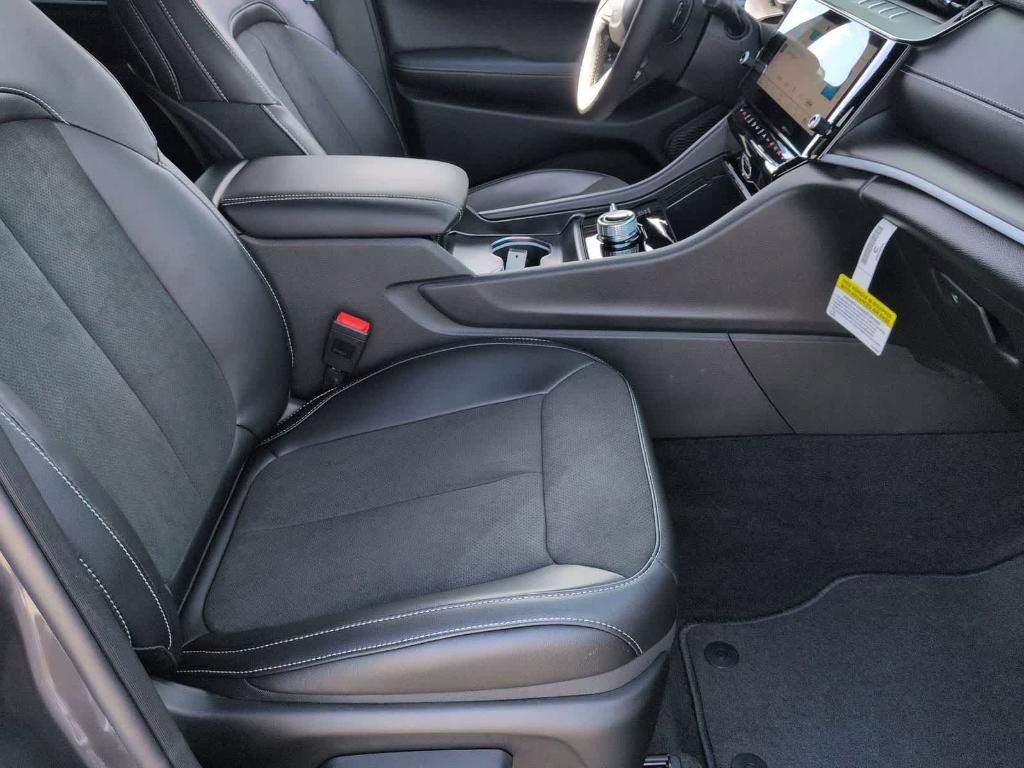new 2026 Jeep Grand Cherokee car, priced at $40,945