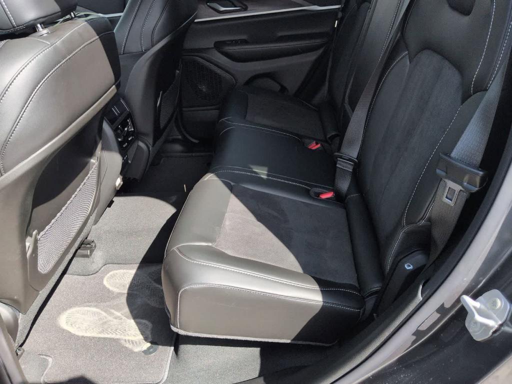 new 2026 Jeep Grand Cherokee car, priced at $40,945