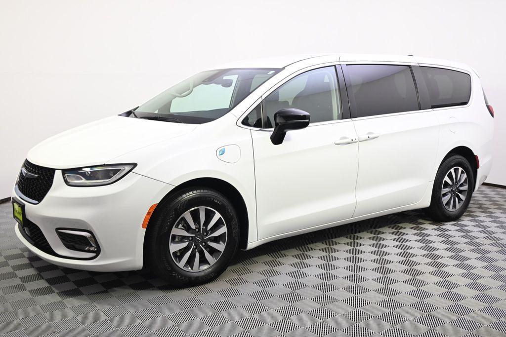 used 2024 Chrysler Pacifica Hybrid car, priced at $26,634