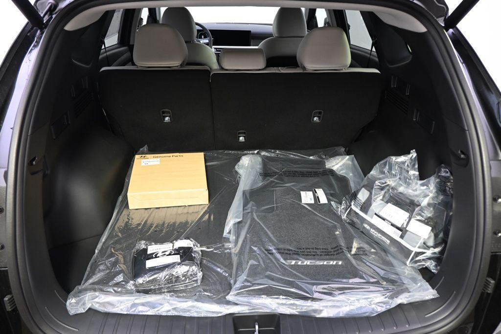 new 2026 Hyundai TUCSON Hybrid car, priced at $33,772