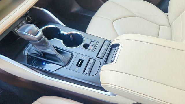 used 2022 Toyota Highlander car, priced at $30,876