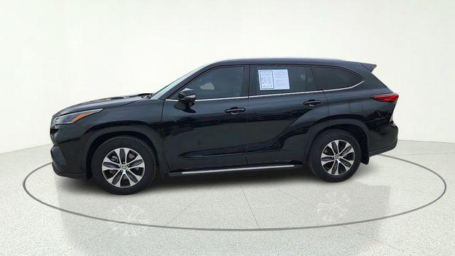 used 2021 Toyota Highlander car, priced at $33,480