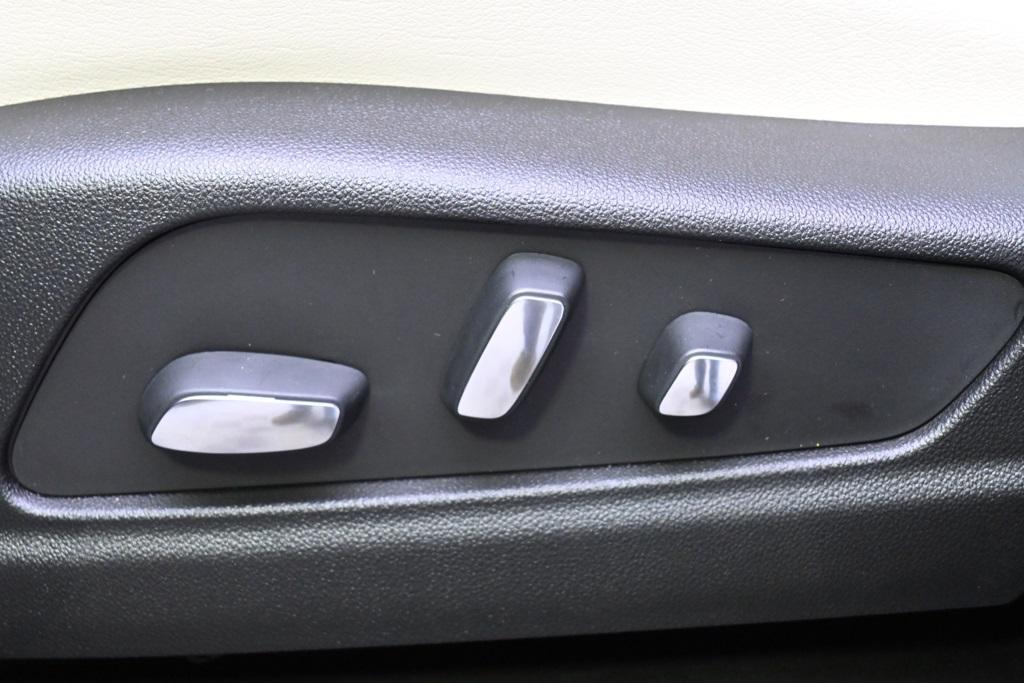 new 2025 Cadillac XT6 car, priced at $56,998