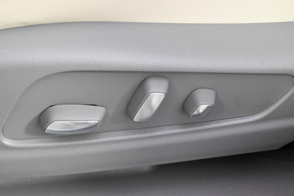 new 2025 Cadillac XT5 car, priced at $56,004