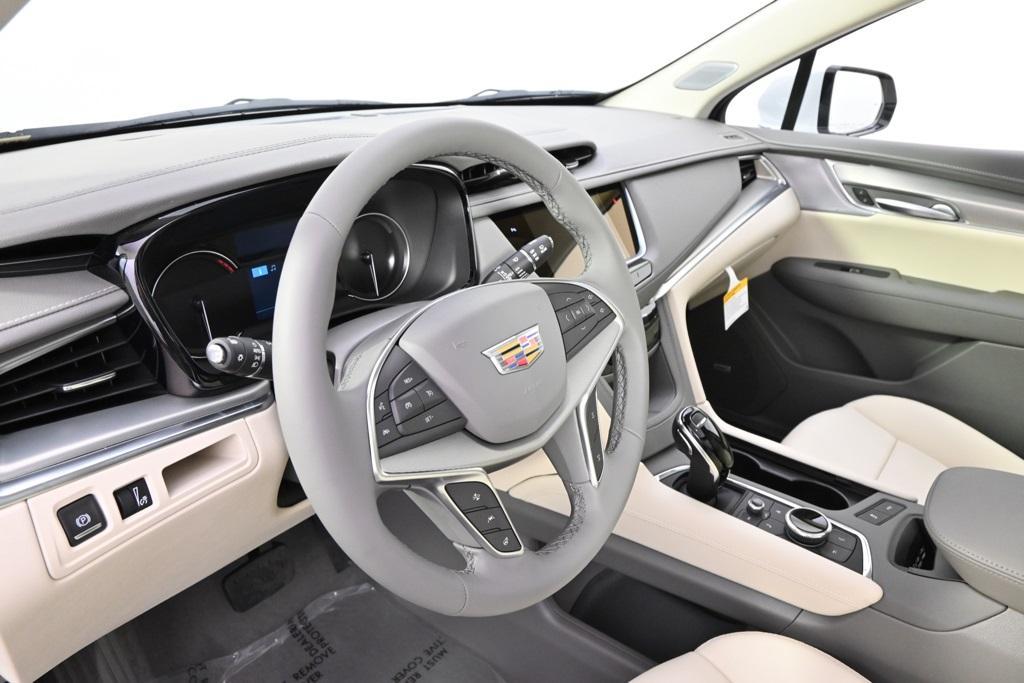 new 2025 Cadillac XT5 car, priced at $56,004