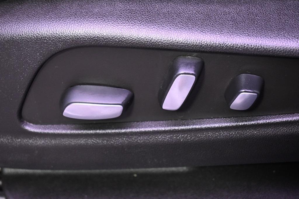 used 2023 Cadillac XT5 car, priced at $32,888