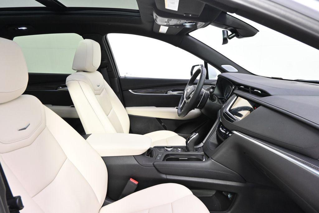 new 2025 Cadillac XT5 car, priced at $53,993