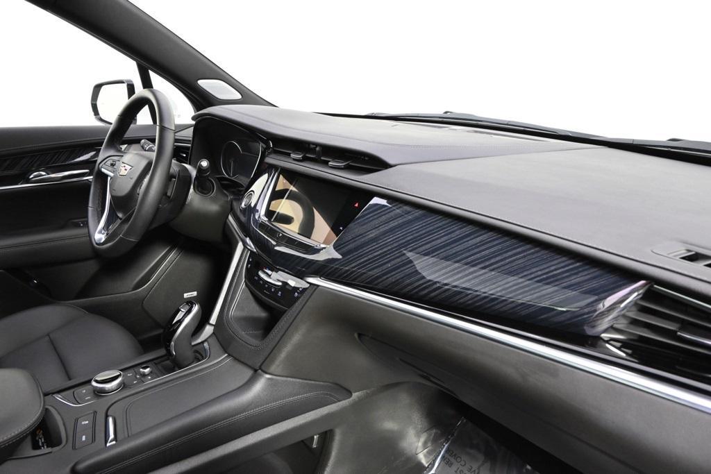 new 2025 Cadillac XT6 car, priced at $52,998