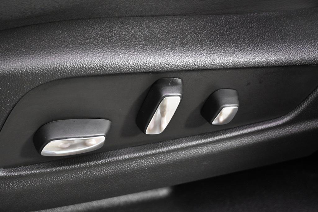 new 2025 Cadillac XT6 car, priced at $52,998