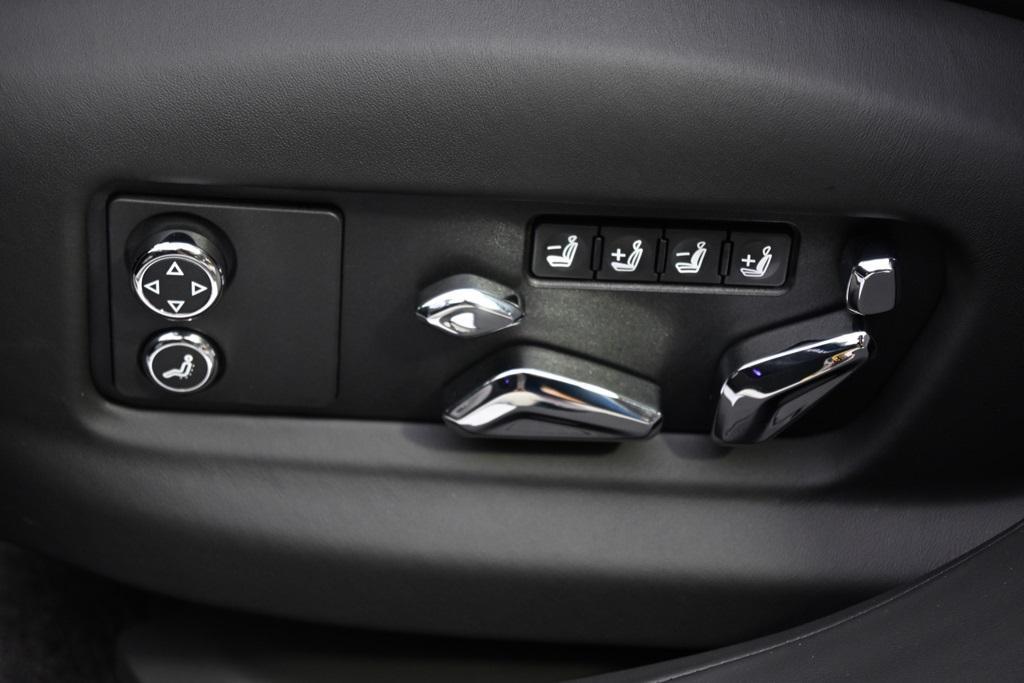 new 2025 Bentley Flying Spur car, priced at $298,999