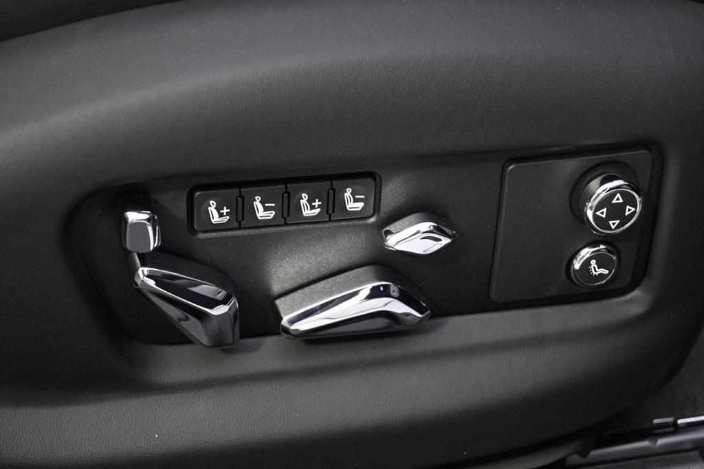 new 2025 Bentley Flying Spur car, priced at $298,999