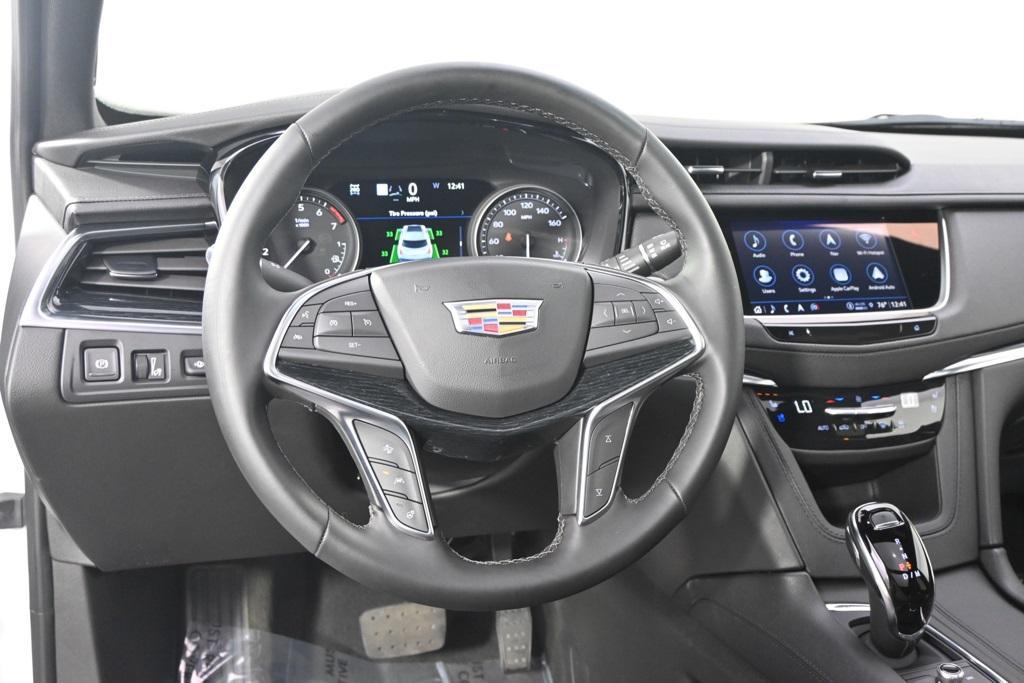 new 2025 Cadillac XT5 car, priced at $50,498