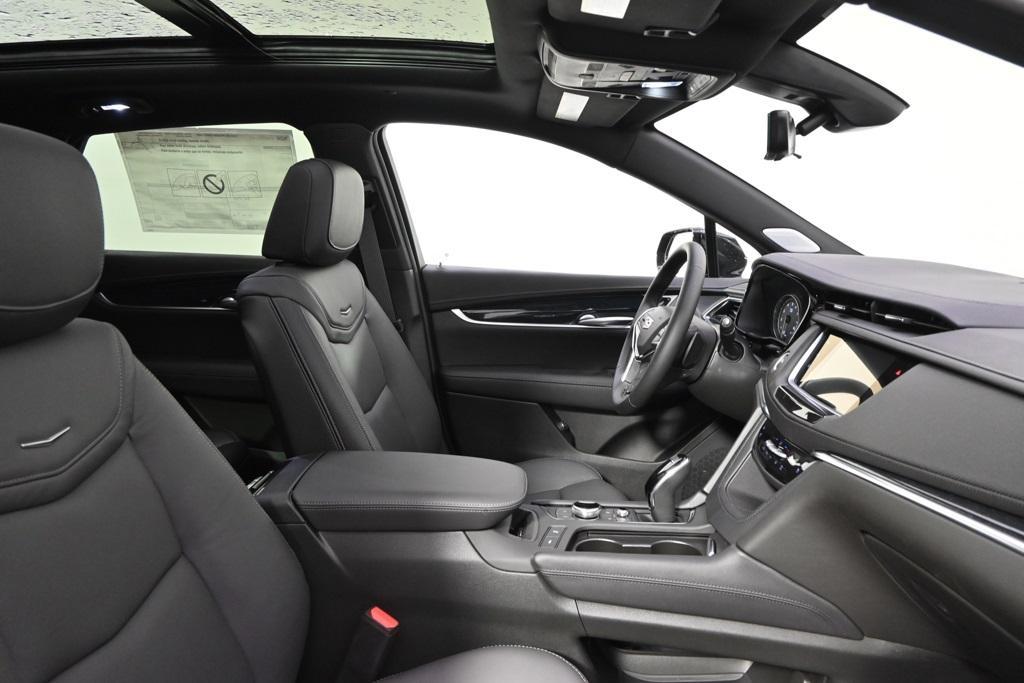 new 2025 Cadillac XT5 car, priced at $58,684